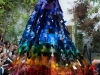 The Rainbow Hat (Version Optionelle), 2018, sculptures de gélatine habillables, fer, fils de nylon, perles à écraser, ø 360 x18 cm, série de pièces uniques. Vue de MFW - Collection Croisière 2019 - Nouvelle Collection Paris, La Panacée, Montpellier, France, 2018. Photo © Romain Moncet