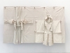Skinscapes (Oracle and warrior), 2021, travaux textiles (coton, tissus de coton teintés à la main, plastique en fibre de verre, métal, teintures textiles, fils de polyester, merceries diverses) montés sur des structures en bois, 400 x 240 x 50 cm, pièces uniques. Vue de l’exposition Revolting Bodies #2, Atopos CVC, Athènes, Grèce, 2022. Photo © Panos Kokkinias