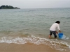 Salt Tells : Taste of North Korea, 2018, sel issu de l’eau de mer obtenue près de la DMZ coréenne, boîte de mesure traditionnelle coréenne en bois, dimensions variables