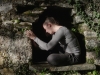 HypnaGround, 2024, vidéo performance, son, couleur, 18’30’’, édition de 5 + 2 EA/ Direction artistique : Violaine Lochu. Avec : Mirko Banchio, Martina De Domenico, Gabriele Gattiglia, Alice Ghivizzani, Carlotta Hollestelle, Claudia Sciuto. Images : Makoto C.Friedmann. Assistants : Leonardo Bruni, Alessandro Fiorillo, Marco Olivi. Montage : Violaine Lochu. En collaboration avec Mappa Lab, Université de Pise, Pise, Italie Production Université de Pise, Pise, Italie Avec le soutien de Culture Moves Europe Remerciements à Rifugio Forte Dei Marmi, Stazzema, Italie, Compagnie Archivox et Aurélie Arnaud, Christophe Hamery