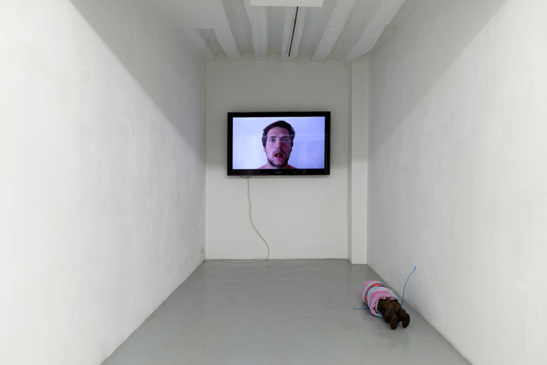 Standard and Poor's, Variation 3, 2012, vidéo, couleur, son, 6'49