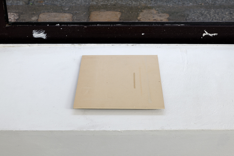 Café, aquarelle et javel sur carton, Kévin Monot, 2012, différentes techniques, 22,5 x 18,9 cm, pièce unique, photo © Aurélien Mole