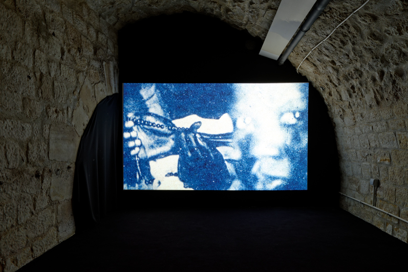 Les mains, négatives, Ana Vaz et Julien Creuzet, 2013, film, colour, sound, 15'09