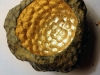 Honeycomb, 2014, fossile, feuilles d’or, dimensions variables, pièces uniques